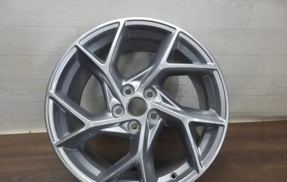 R18 alloy rim