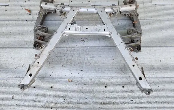 BMW 5 E39 Front subframe 1092867