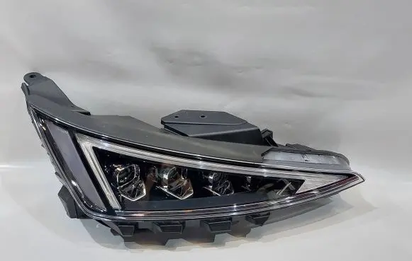 Hyundai Elantra VII Headlight/headlamp 92102-F2700