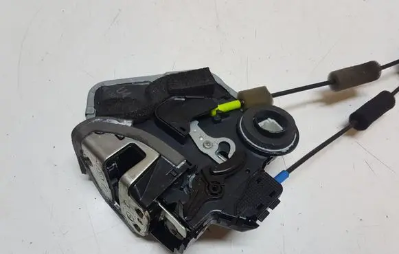 Lexus IS 220D-250-350 Rear door lock 6L1320