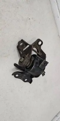Mazda 6 Engine mount bracket