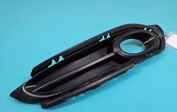 Honda HR-V Front fog light trim/grill 71106-T7J-H000 IMPRK1463892