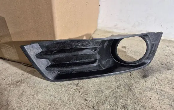Ford C-MAX I Front fog light trim/grill 3M51R19953AD