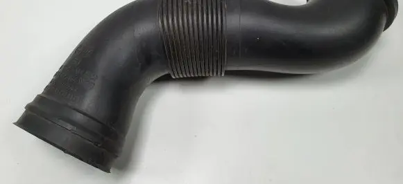 Mercedes-Benz R W251 Air intake hose/pipe A2515000061