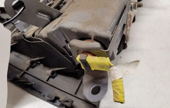 KIA Carens I Knee airbag 2J1335809M65