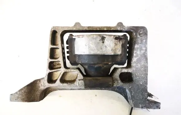 Mazda 3 I Engine mount bracket b32t39060