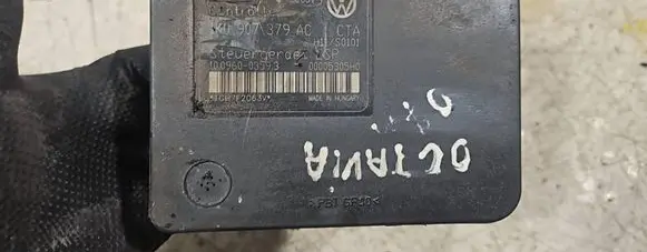 Skoda Octavia Mk2 (1Z) ABS Pump 10096003593 1K090739AC