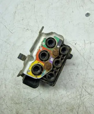 Audi Q7 4L Air suspension valve block 15152400062 323866 070222