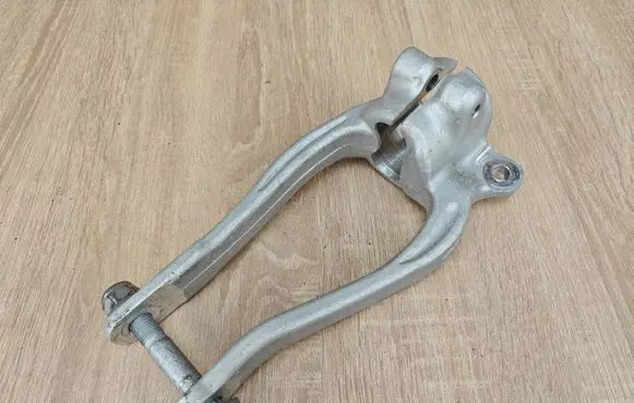 BMW 5 G30 G31 G38 Lower shock absorber bracket 6861200