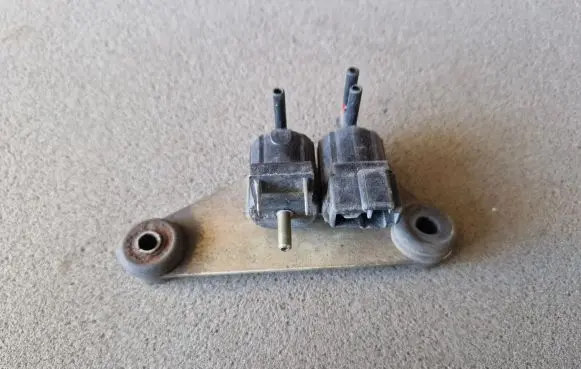Mitsubishi L200 Vacuum valve 
