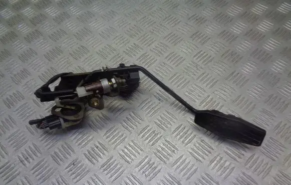 Mazda 323 Accelerator throttle pedal