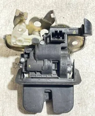 Loading door lock