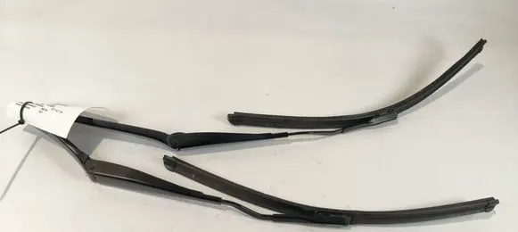 Front wiper blade arm
