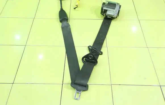 Opel Astra J Front seatbelt 624131800 BEZPIECZENSTWA