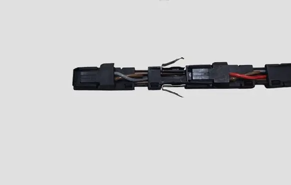 Volkswagen Golf V Fuel injector wires 038971803