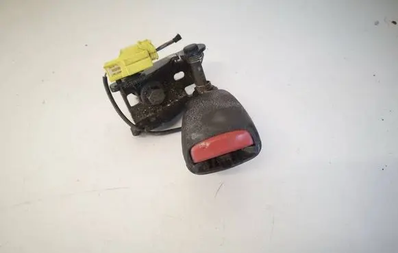 Volvo V70 Middle seatbelt buckle (rear) 30697036