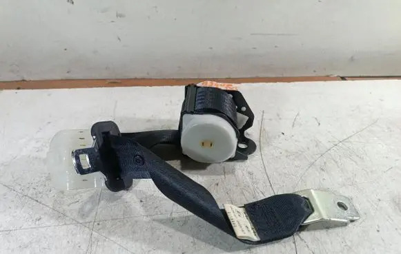 Mazda 2 Middle seatbelt (rear) T86233T