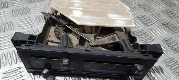 Nissan Sunny Climate control unit
