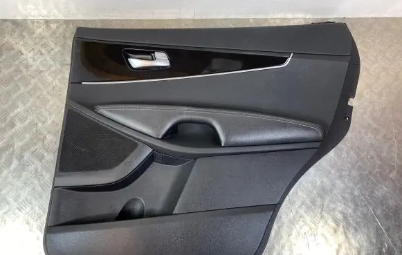 KIA Sorento Rear door card panel trim