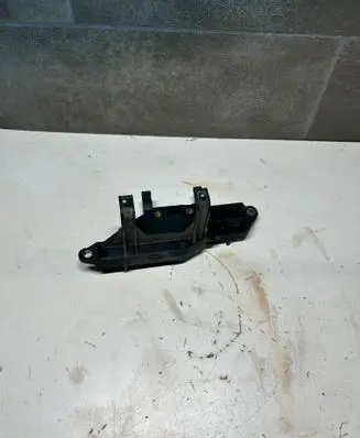 Opel Astra K EGR valve cooler bracket V29085617 700305381