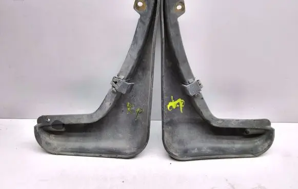 Ford Focus Front mudguard 4M5J16A262AA 4M5J16A263AA