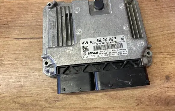Volkswagen Tiguan Engine control unit/module 05E907309H
