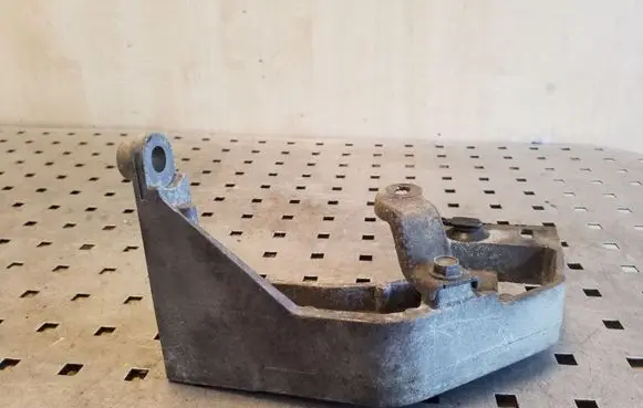 Volvo S40, V40 Engine mounting bracket 8200055566