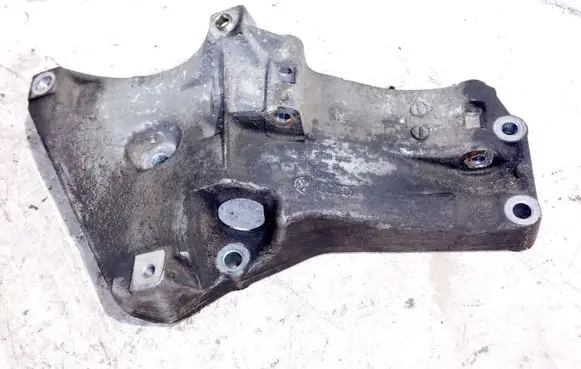 Engine mounting bracket