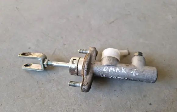 Isuzu D-Max Clutch master cylinder