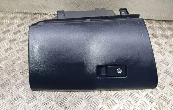 Volvo XC60 Glove box