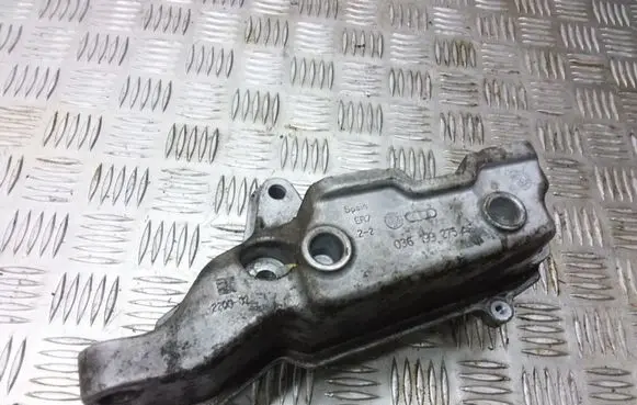 Volkswagen Polo IV 9N3 Engine mounting bracket 036199275AE