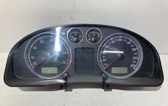 Volkswagen PASSAT B5.5 Speedometer (instrument cluster) 3B0920807