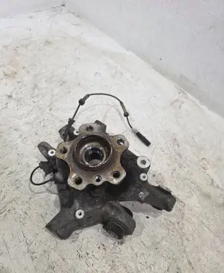 BMW 5 G30 G31 G38 Rear wheel hub spindle/knuckle 6861138