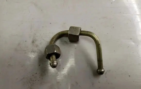 Suzuki Grand Vitara II Fuel injector supply line/pipe 