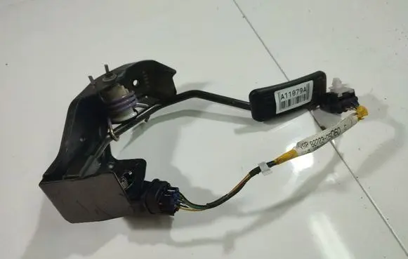 Toyota Avensis T250 Accelerator throttle pedal 822230506D 82223-0506D