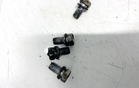 Toyota Corolla Verso AR10 Nuts/bolts 