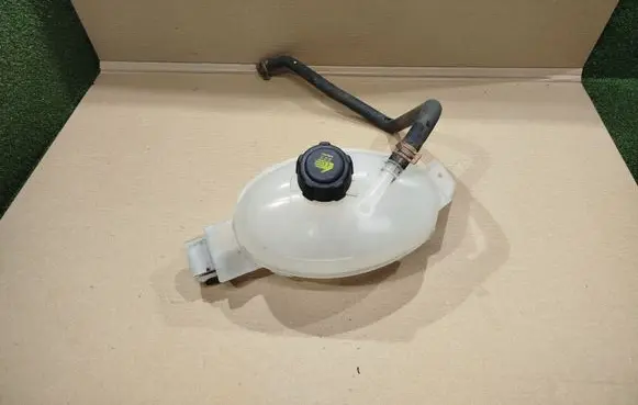 Renault Master III Coolant expansion tank/reservoir 217100015R