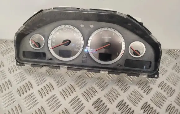 Volvo V70 Speedometer (instrument cluster) 30728791