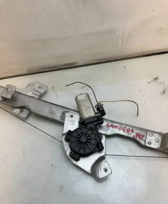 Dacia Sandero Front door electric window regulator 8200733828e