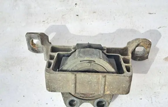 Volvo V50 Engine mount bracket 326B20