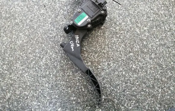 Volkswagen Polo IV 9N3 Accelerator throttle pedal 6Q1721503C