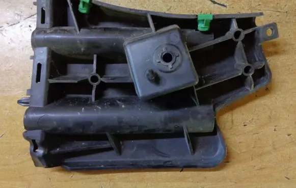 Volvo V60 Fender mounting bracket 30796626