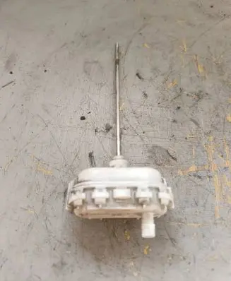 Audi A4 S4 B5 8D Fuel tank cap lock 8B0862153