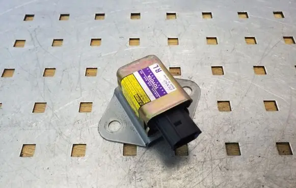 Toyota Land Cruiser (J120) Airbag deployment crash/impact sensor 8983360010