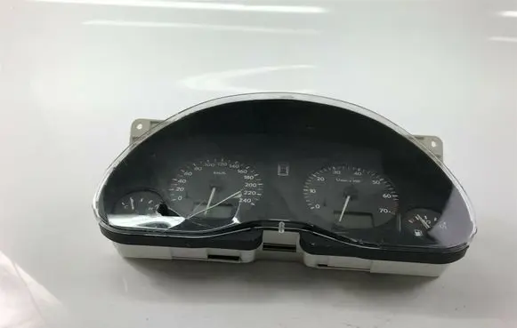 Volkswagen Sharan Speedometer (instrument cluster) 7M0920820P S1065