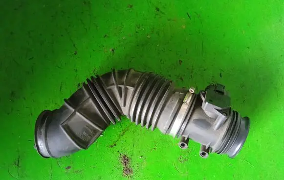 Volvo V70 Mass air flow meter 30713512