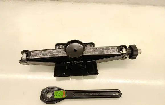 Mercedes-Benz B W245 Lift Jack A1685830715