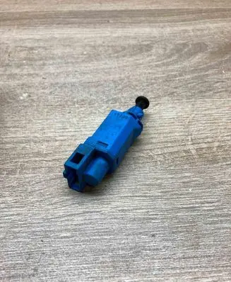 Volkswagen PASSAT B4 Clutch pedal sensor 1H0927189