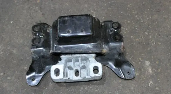 Volkswagen Golf VII Engine mount bracket 5Q0199555AB