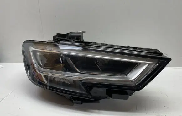 Audi A3 S3 8V Headlight/headlamp 8V0941034E 90104567 13670318